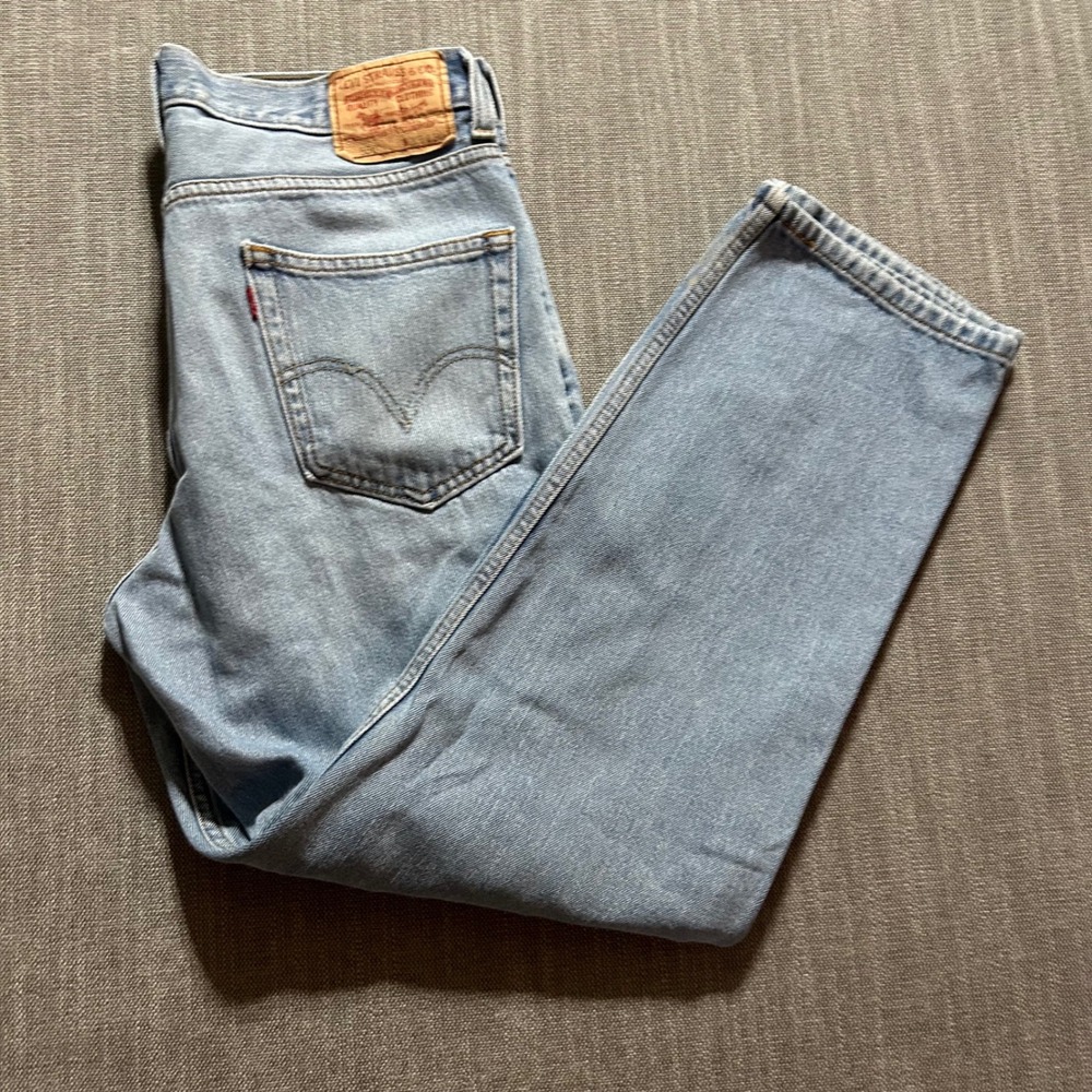 Levis 550 Relaxed Fit Jeans Mens 35x30 Light Wash Denim Tapered Leg 00550-4891 - Picture 1 of 11